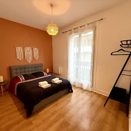 Apartment Le Grand Jaures 8 Personnes Paris